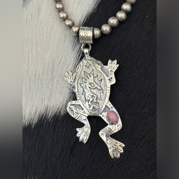 Sold 🌸 Pink conch frog storyteller southwestern Sterling silver pendant - Picture 8 of 8